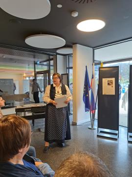 Okrogla miza_ Kamnikarjeva ulica 6